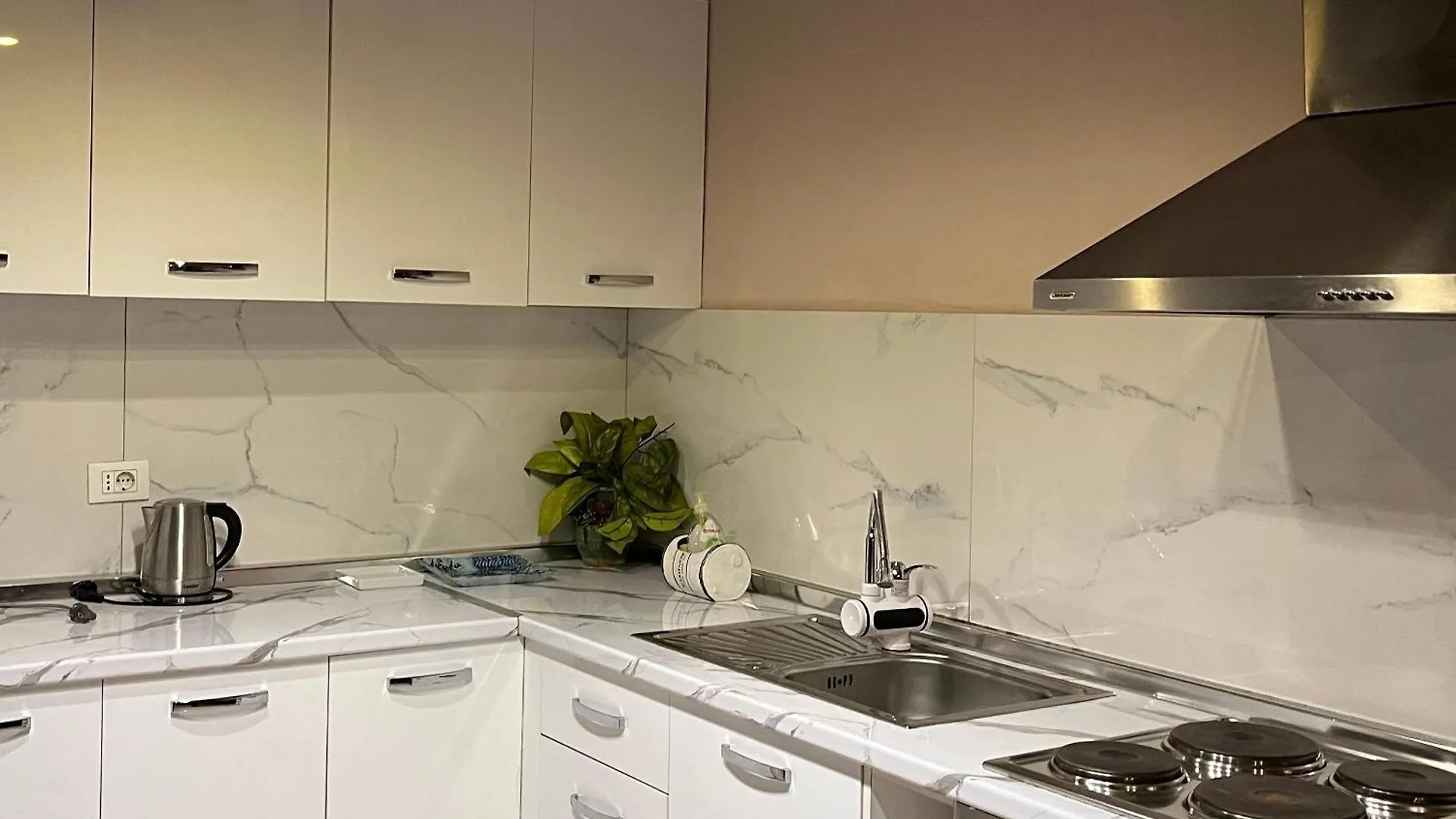 Center Apartment Easy_Luxury تيرانا